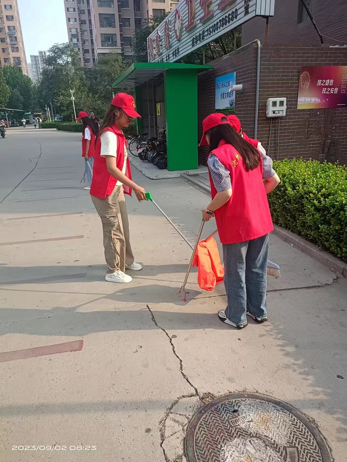 9月2日广发体育,广发(中国),在凤凰城A区开展志愿服务活动 (3).jpg